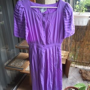 100% Silk 80s Vintage dress w/ scalloped sleeves